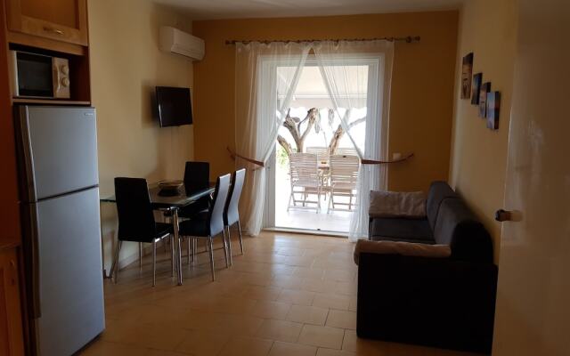 Glyfada Beachfront Housel Ab4g