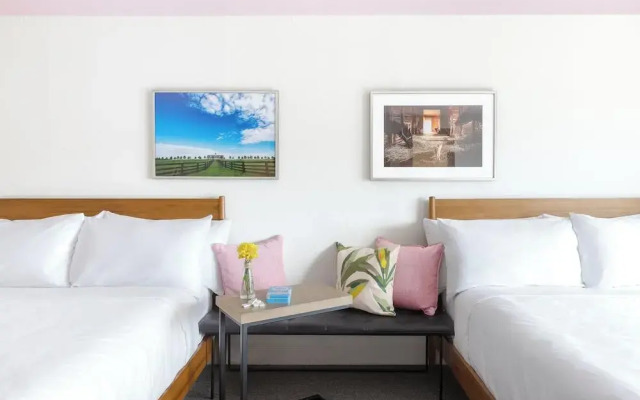 Elwood Hotel & Suites