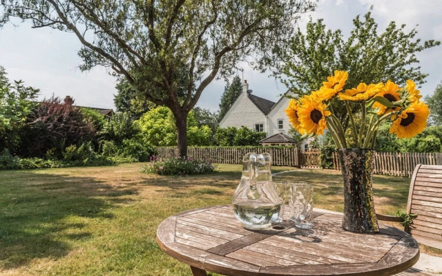 October House Holiday Cabin