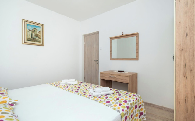 Apartments Hrvatic