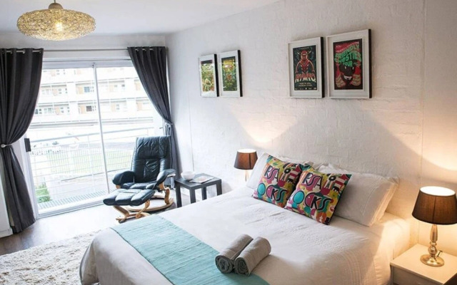 Minimalistic Green Point Studio Apartment