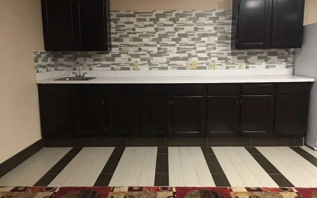 Westbridge Inn & Suites