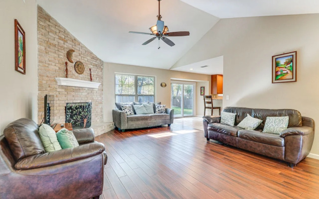 Texas Retreat w/ Patio, Fireplace & Fenced-in Yard