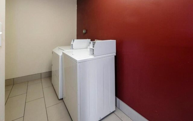 Red Roof Inn & Suites Savannah Airport