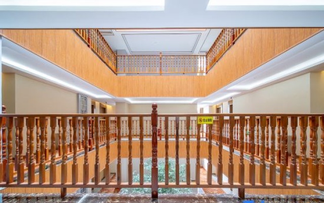 Heyue Hotel (Linyi Yunxian High speed Railway Station Store) – Hotel Rooms – Lincang