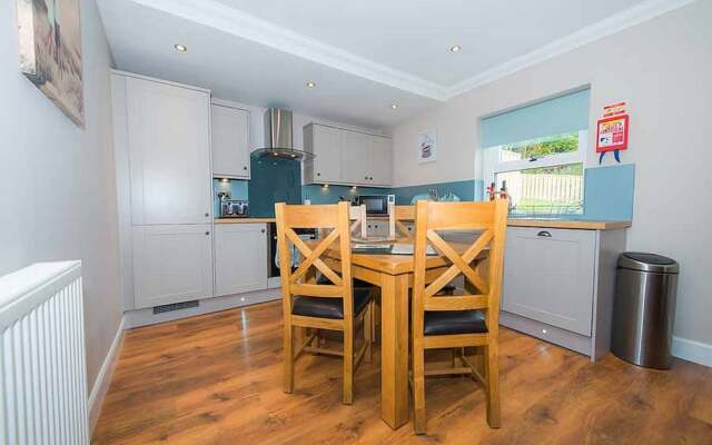 Maple Cottage With Hot Tub Near Cupar, Fife