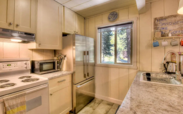 Tahoe Pines Cabin
