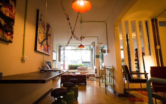 Local House Hostel