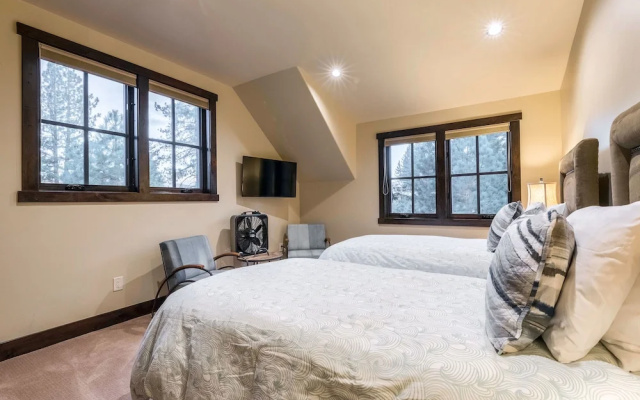 4BR Luxury Truckee Home by RedAwning