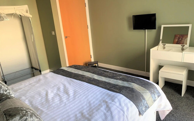 Toothbrush Apartments - 2 Bed 1 Bath Apt