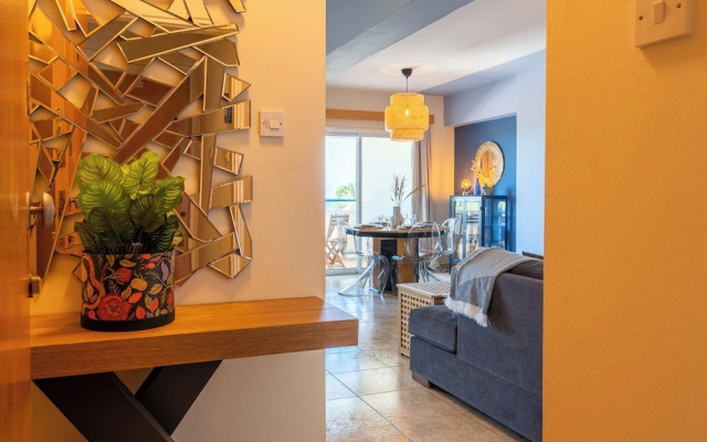 Bayview 2-BR Apartment in Larnaca