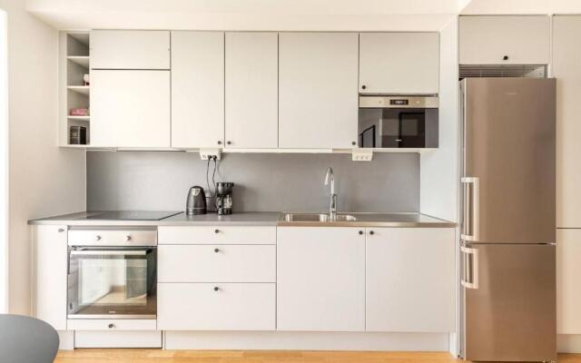 Luxury Business Studio Apartment - Garden View
