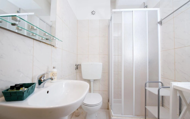 Lena’s Beach House by HelloVacations