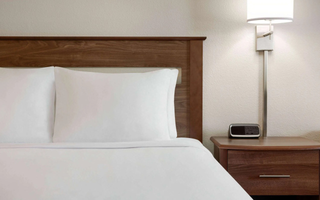 Travelodge by Wyndham Vaughn