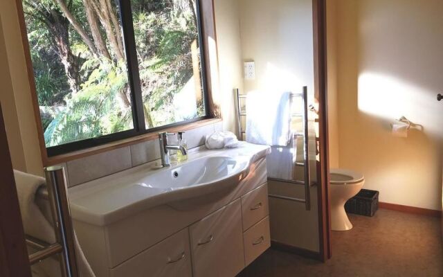 Punga Cove Resort