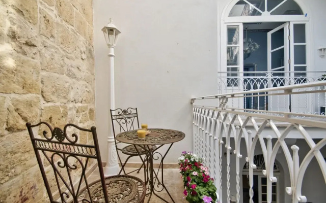 Julina Boutique Living