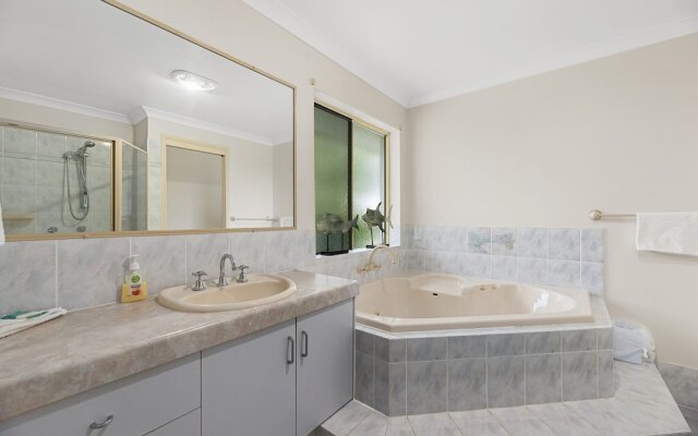 Fabulous Pet Friendly Family Home - 3 Carribean Court