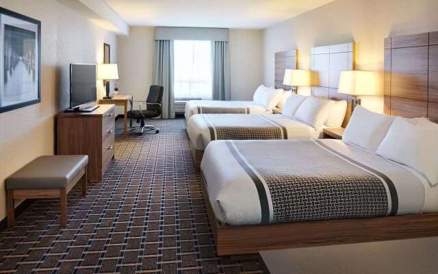 Pomeroy Inn And Suites Vermilion