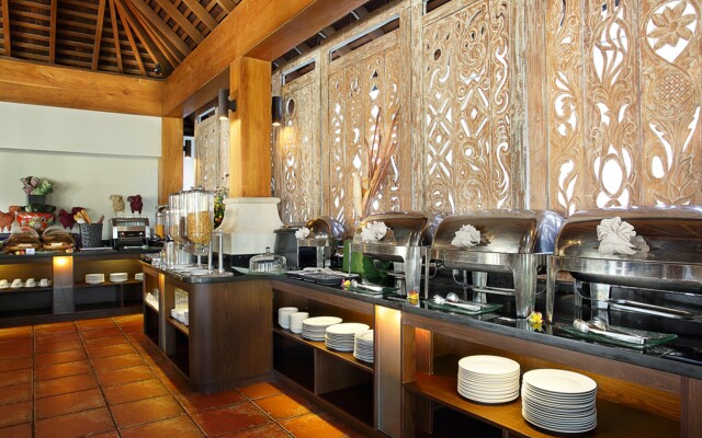 Villa Kayu Raja