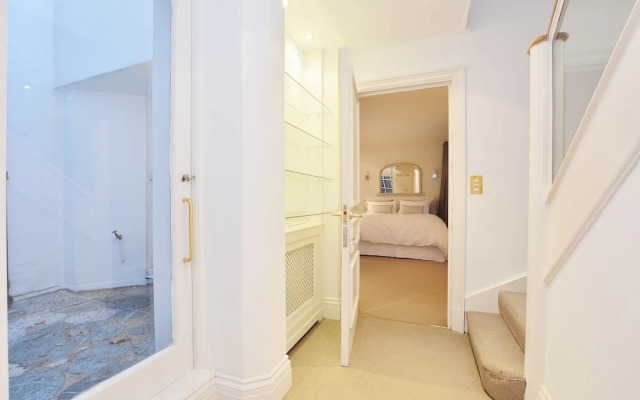 Rutland Gardens Apartment