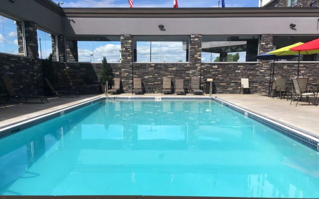 Carriage House Hotel & Conference Centre