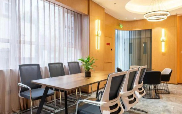 Super 8 Collection Hotel (Beijing Capital Airport New International Exhibition Center)