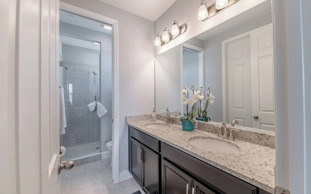 Home Near Disney Area-sleeps 14 Guest