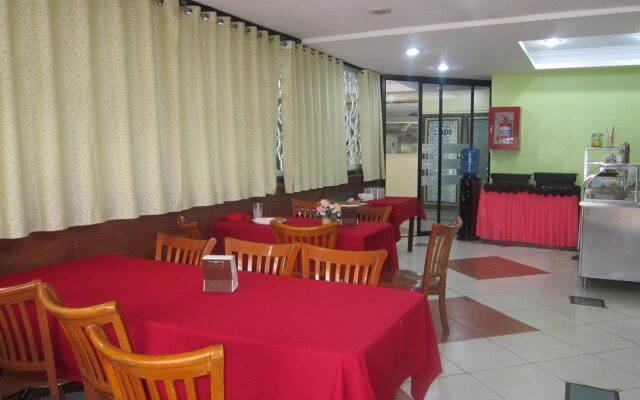 Plaza Maria Luisa Suites Inn