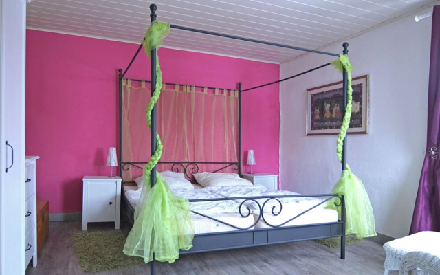 Delighftul Holiday Home in Usseln with Garden near City Center