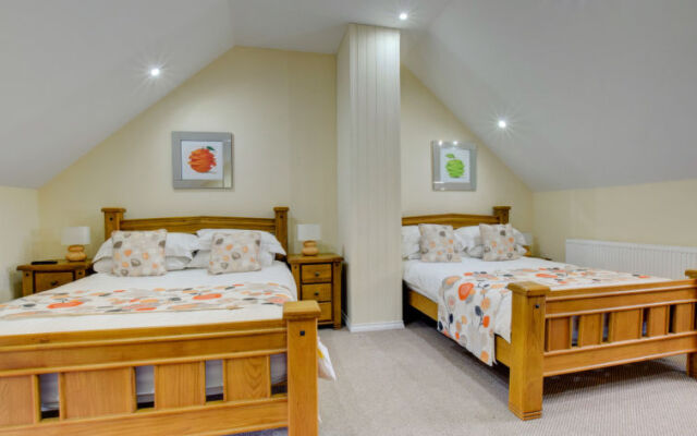 Holiday Home Bwthyn yr Onwydden