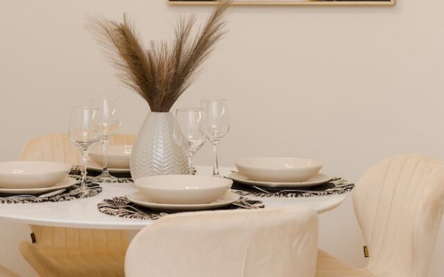 Bitwy Warszawskiej Apartment by Renters