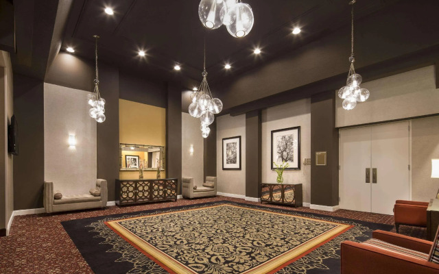 DoubleTree by Hilton Raleigh Brownstone University