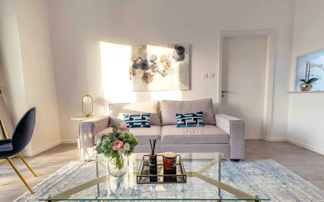 MAG 214 Tower 1 by LUX Holiday Home - Hotel in ดูไบ - Photo 4