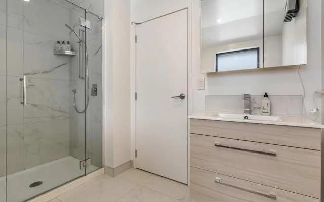 Modern 2br Townhouse Close To Aucklands Best