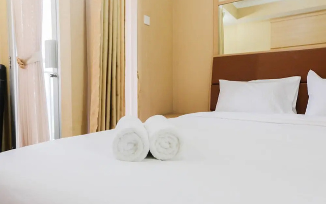 Minimalist Studio Room Great Western Apartment