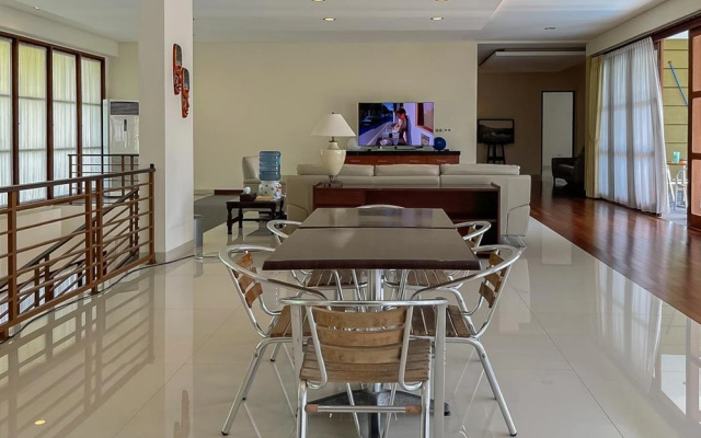 Merbau Luxurious Villa Senggigi by The Lavana – Guest Rooms – Senggigi