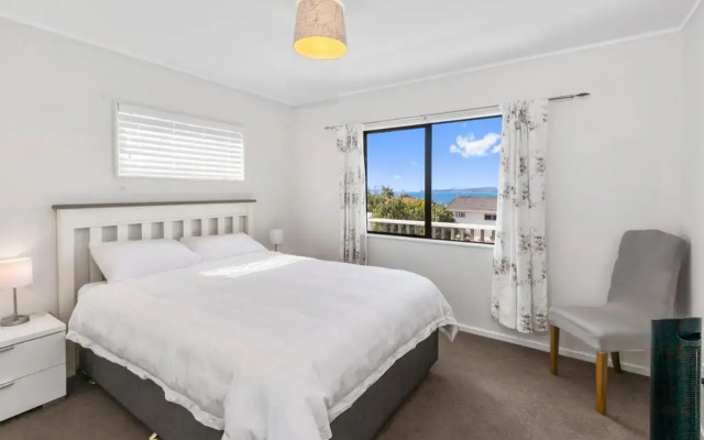 Snells Seaside Bach - Snells Beach Holiday Home