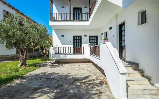 Eleon Suites & Apartments