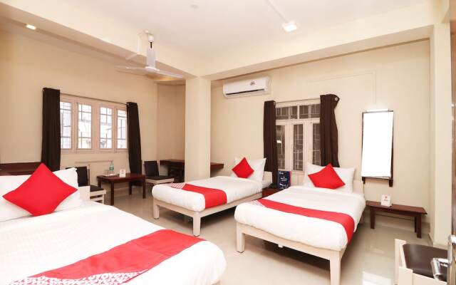 OYO 7933 Hotel Trimurty International