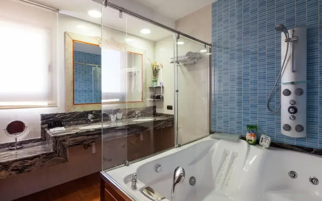 Villa With Direct sea Access