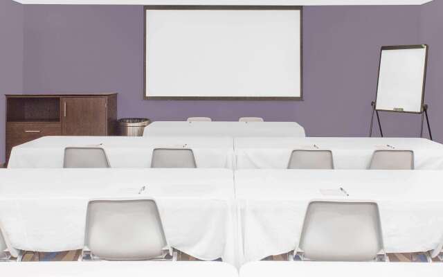 Microtel Inn & Suites by Wyndham Ames