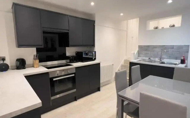 Apartmentsleeps8-wifi-famillyfriendly-citycentre