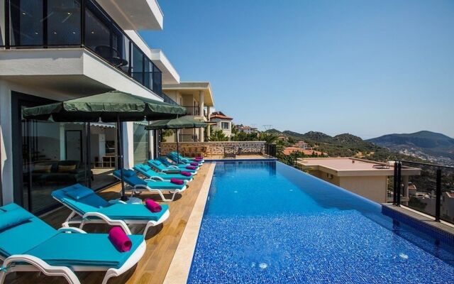 Villa Roza by Akdenizvillam