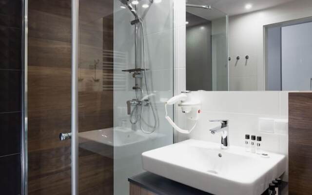 City of the Kings Silver Apartments