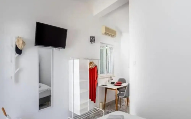 Sunny Palace Studio 2