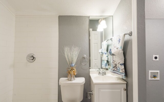 Cute Cozy Bungalow Down Town Jacuzzi