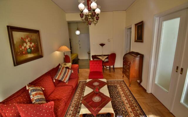 Classy 2 bedroom apartment under Acropolis at Thisseio