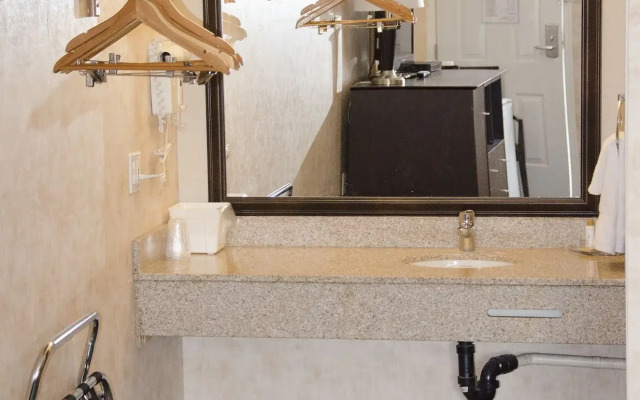 Best Budget Inn and Suites