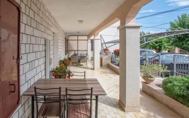 Comfortable Apartment in Umag With Parking Space