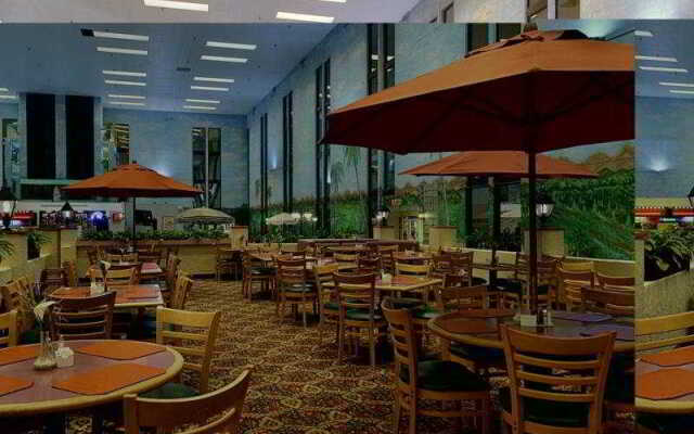 Magnuson Grand Hotel Maingate West